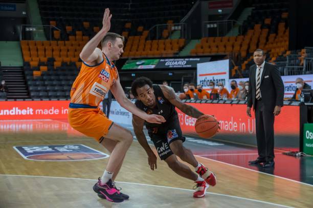 一脚冷静的 一脚冷静的