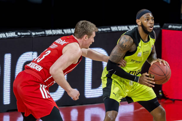 通过与国际 通过与国际